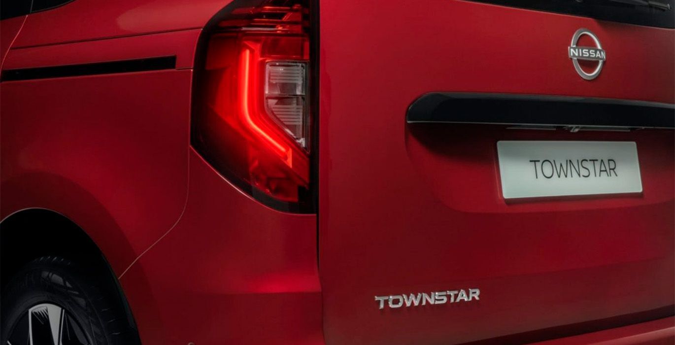 Renting Nissan Townstar Combi Acenta 1.3G 5p