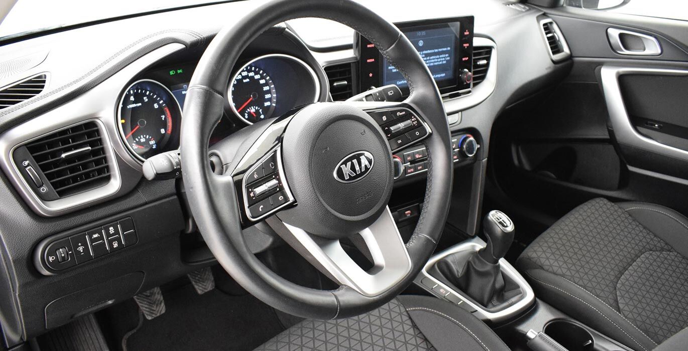 Renting KIA XCeed 1.0 T-GDi Drive