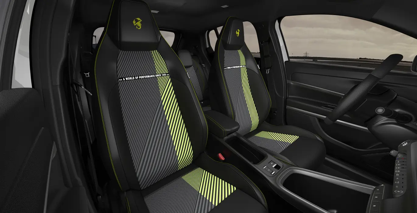 Abarth-600e-Turismo-interior-trasera.webp