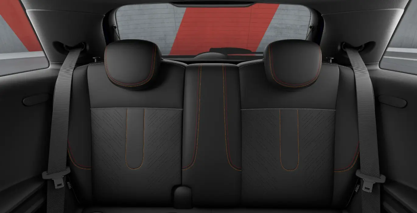 MINI-John-Cooper-Works-interior-trasera.webp