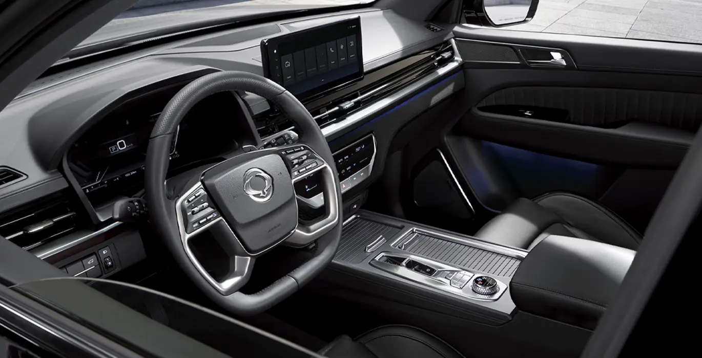 SSANGYONG-Rexton-D22-DTR-Pro-4x4-Aut.-interior-delantera.webp
