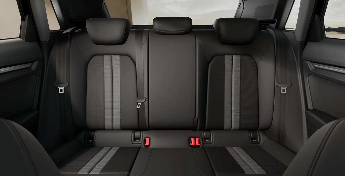 AUDI-A3-Sportback-30-TFSI-Advanced-S-tronic-interior-trasera.webp