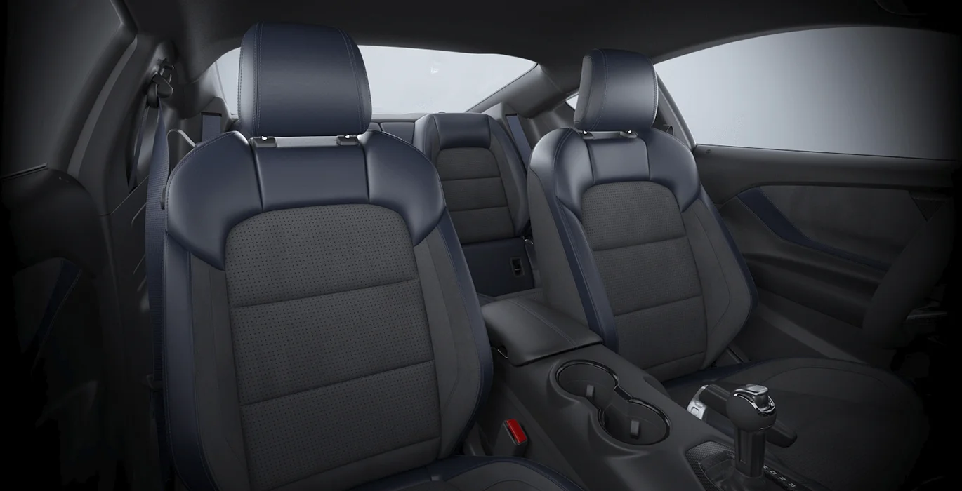 Ford-Mustang-5.0-Ti-VCT-V8-Mustang-Dark-House-AT-interior-trasera.webp