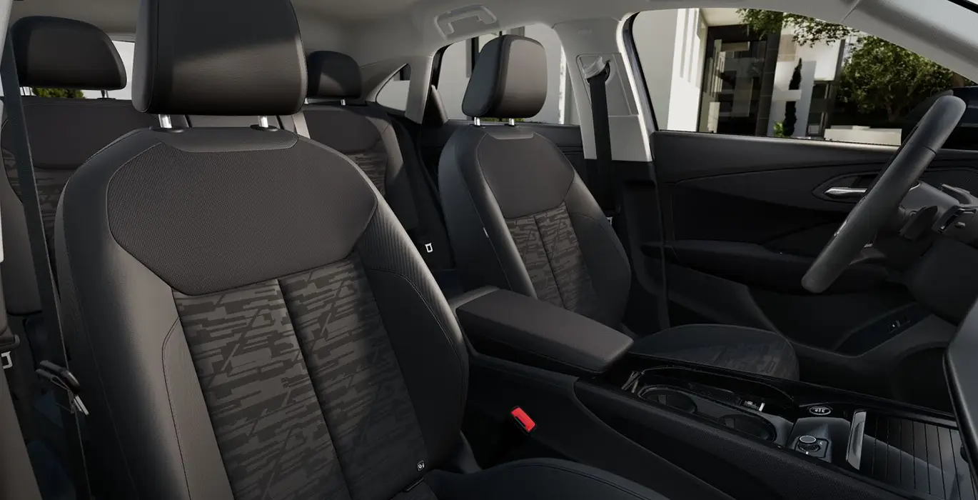 Audi-Q3-Sportback-Advanced-TFSI-110kW-S-Tronic-interior-delantera-II.webp