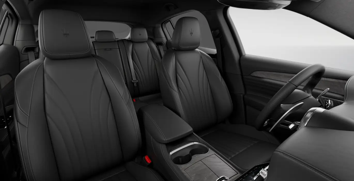 MASERATI-Grecale-L4-MHEV-300CV-AWD-interior-delantera-II.webp