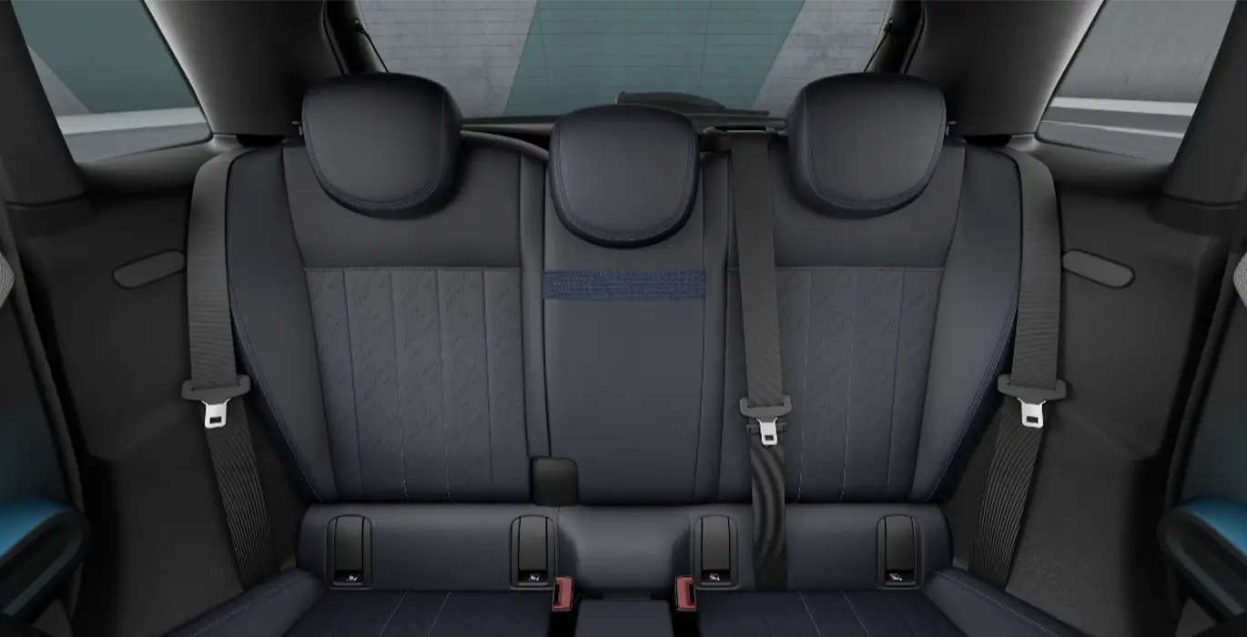 MINI-Cooper-5-Puertas-C-Favoured-115kW-interior-trasera.webp