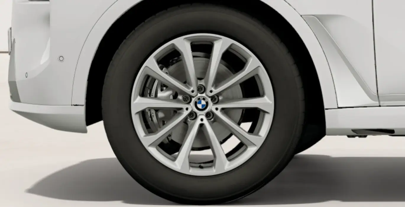 Renting BMW X7 xDrive40i