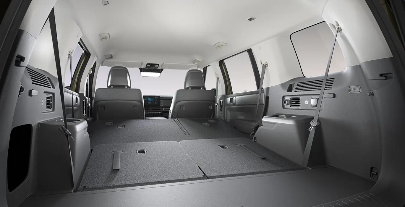 Hyundai-Santa-Fe-1.6-T-GDI-Maxx-PHEV-252CV-4x4-6AT-interior-trasera-II.webp