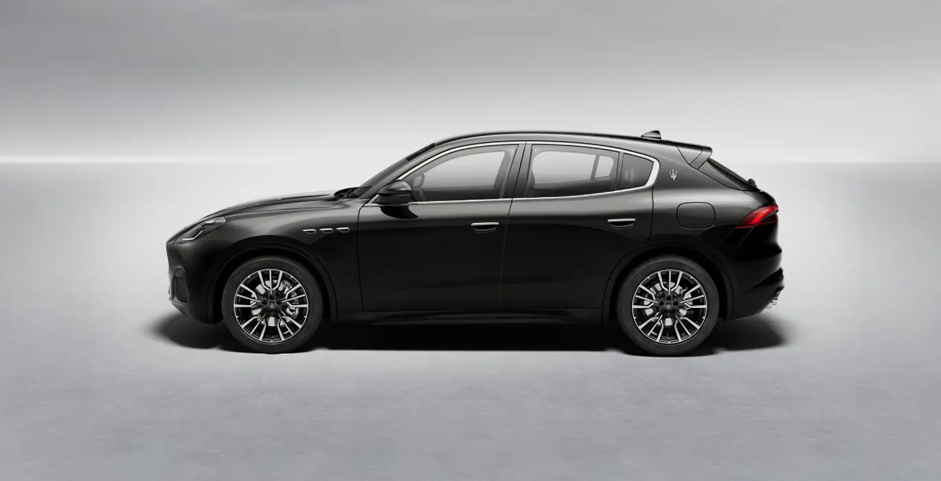 MASERATI-Grecale-L4-MHEV-300CV-AWD-II-negro-lateral.webp