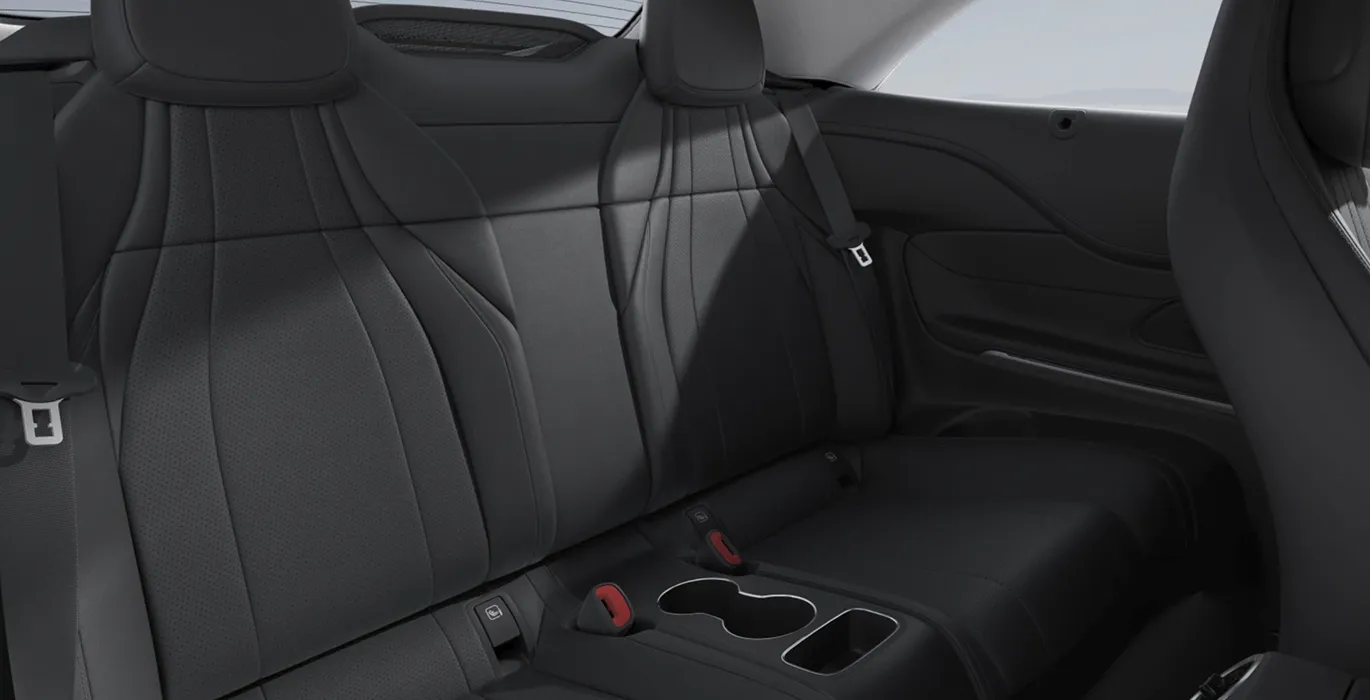 Mercedes-Benz-CLE-Cabrio-200D-interior-trasera.webp