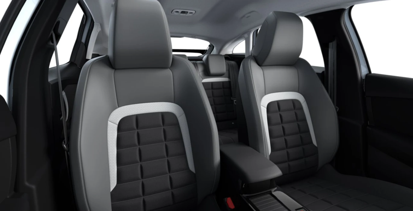 CITROEN-C4-Hybrid145CV-Business-Edition-interior-trasera.webp