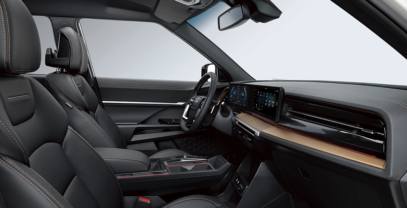 KGM-Torres-G15-HEV-Life-Aut.-interior-delantera.webp
