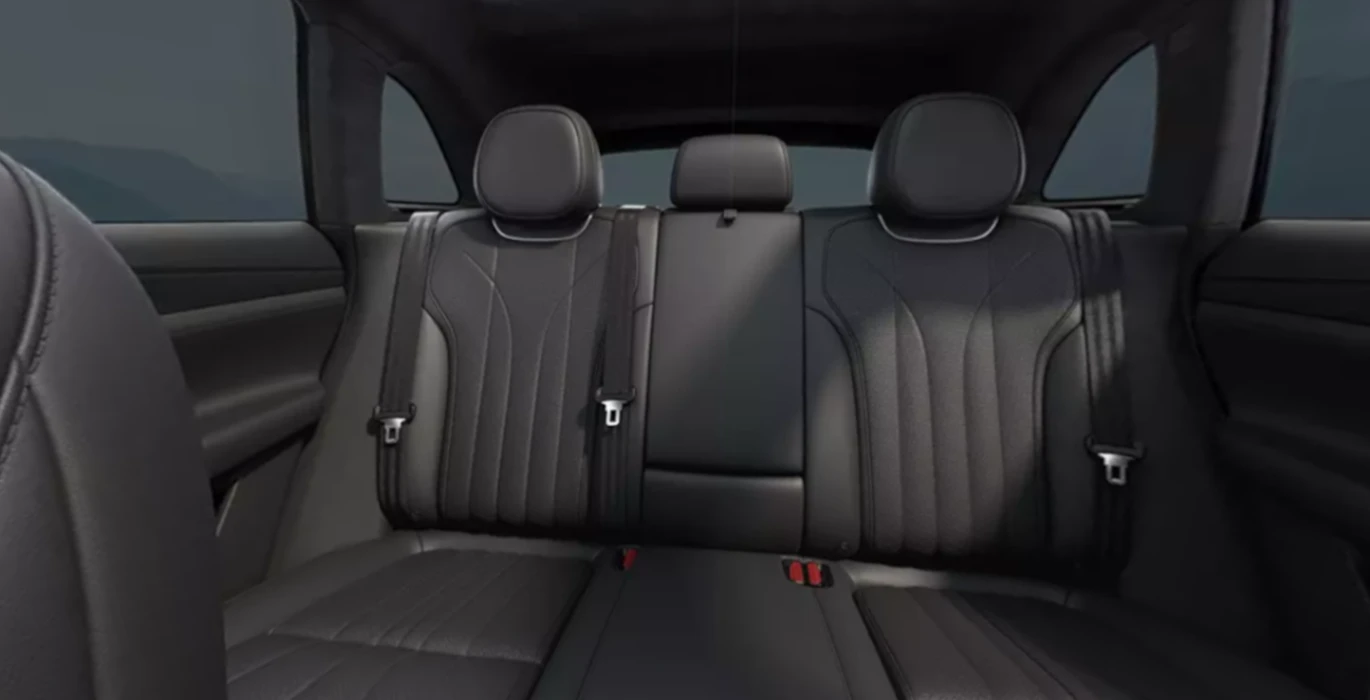 XPENG-G9-AWD-Performance-interior-trasera.webp